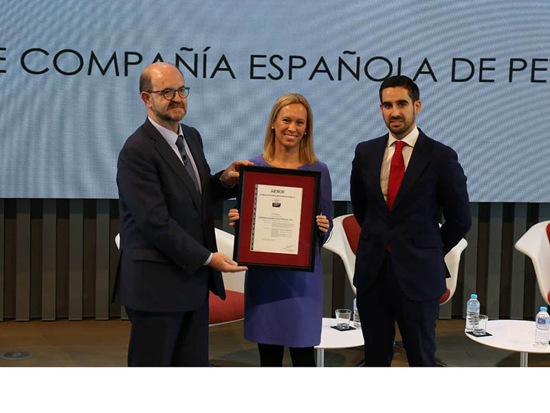 Manuel Romero Manuel Romero, Marketing Director AENOR, Cristina Fabre, director of internal auditing, Compliance and Risks at Cepsa, Javier Nájera, head of Ethics and Compliance at Cepsa