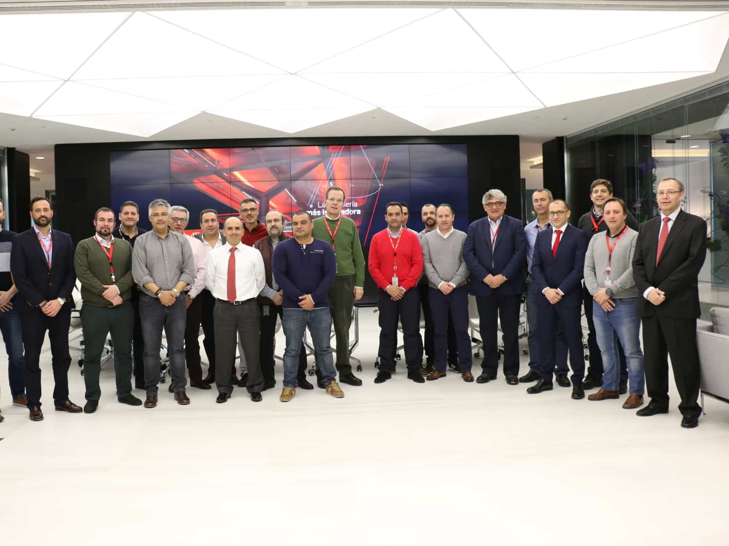 Cepsa Management with union workers following the agreement