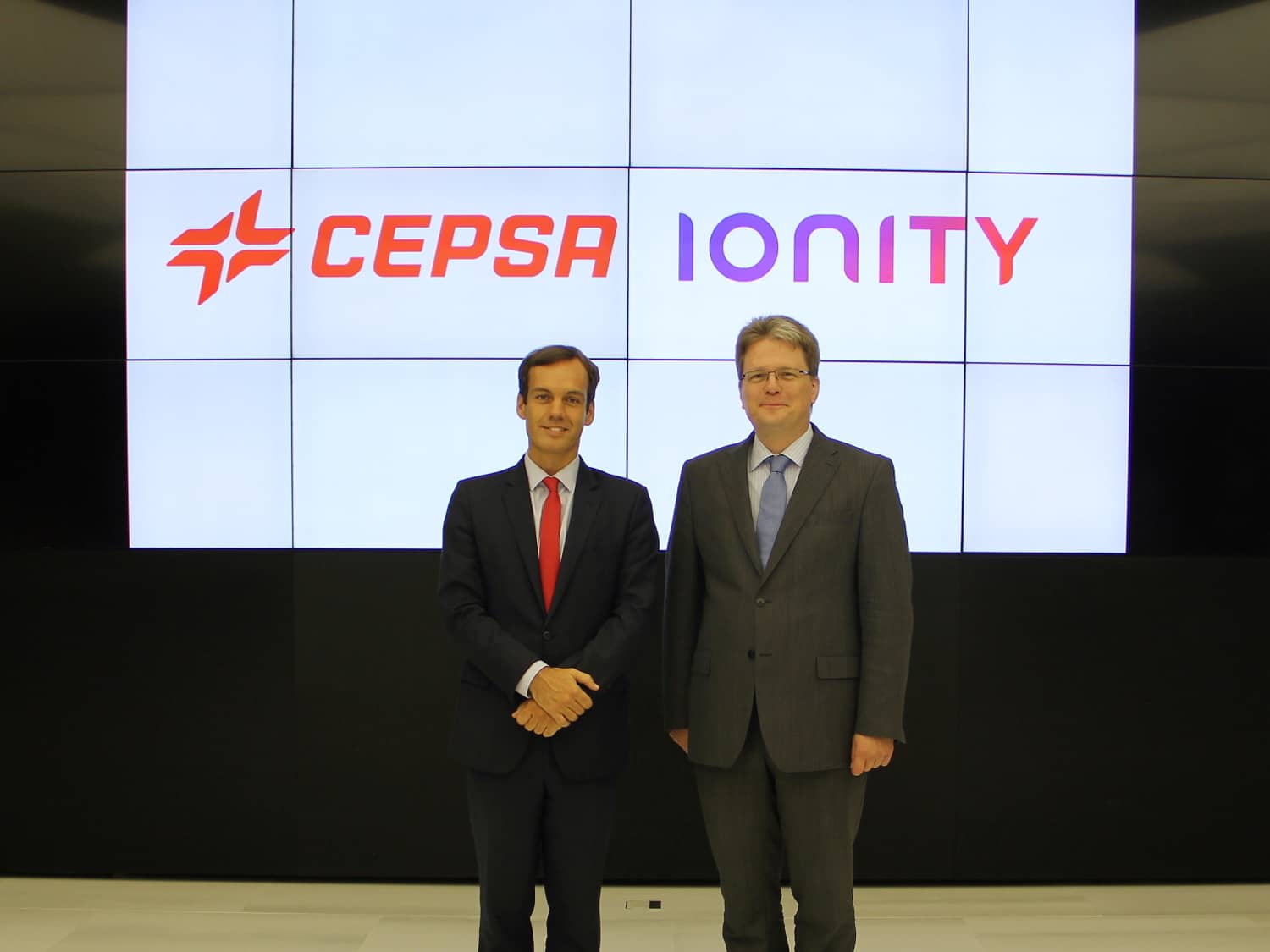 Héctor Perea, Cepsa's Director of Strategy and Corporate Development and Marcus Groll, IONITY’s Managing Director and COO