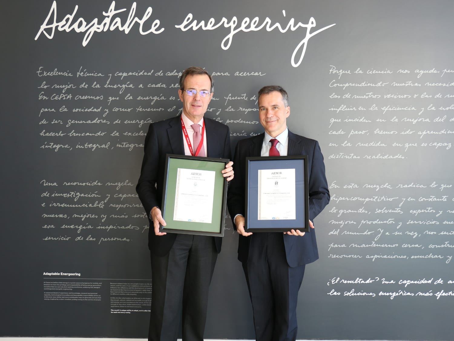 Pedro Miró, CEO de Cepsa, con Rafael García Meiro, Director General de AENOR