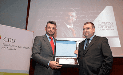 Receiveing award from the College of Industrial Engineers of Western Andalusia <br>