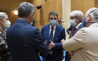 Responsables de la refinería y la planta química de Cepsa en Huelva junto a autoridades asistentes al acto.